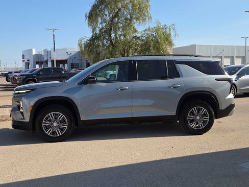 Used 2025 Chevrolet Traverse LT w/ Enhanced Driving Package FWD image 5