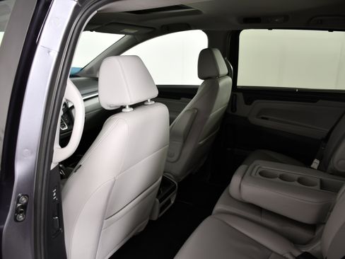 Certified 2024 Honda Odyssey EX-L image 44