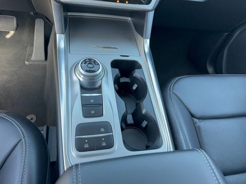 Certified 2022 Ford Explorer XLT w/ Equipment Group 202A image 24