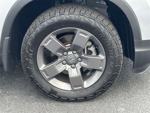 Used 2025 Honda Ridgeline TrailSport image 5