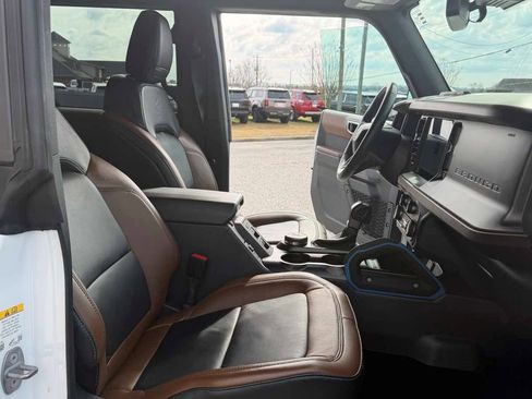 Used 2022 Ford Bronco Outer Banks w/ Sasquatch Package image 28