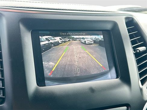 Used 2019 Jeep Cherokee Latitude w/ Cold Weather Group image 13