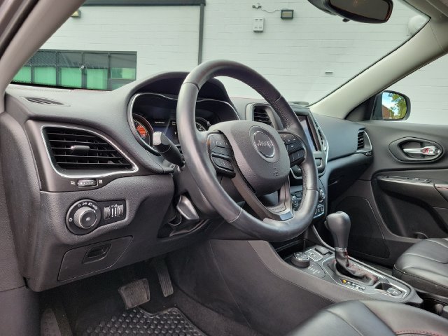 Used 2019 Jeep Cherokee Trailhawk w/ Cold Weather Group AWD/4WD image 7