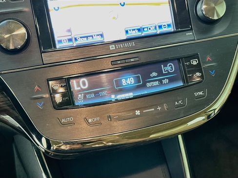 Used 2013 Toyota Avalon Limited w/ Technology Pkg FWD image 24