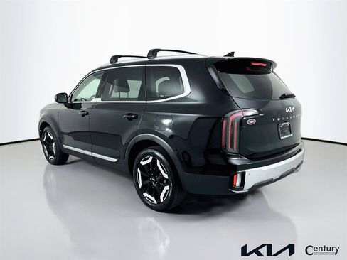 Used 2024 Kia Telluride EX w/ EX Captain's Chair Package image 7
