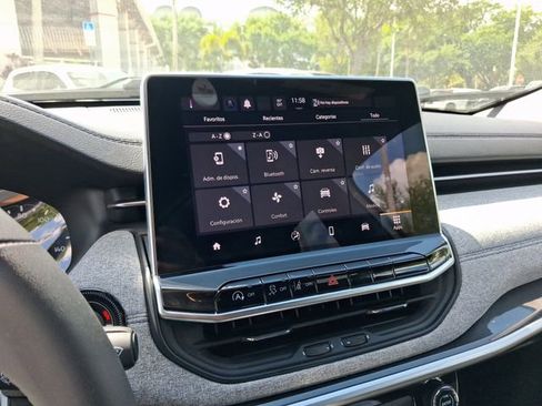 Used 2023 Jeep Compass Latitude image 19