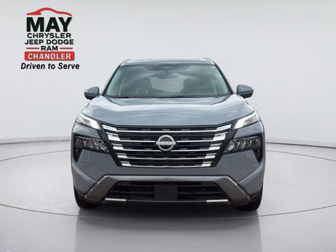 Used 2025 Nissan Rogue SL w/ Tech Package FWD image 2