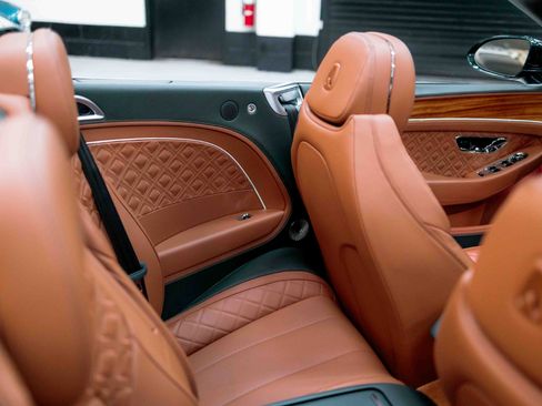 Used 2022 Bentley Continental GT V8 image 85