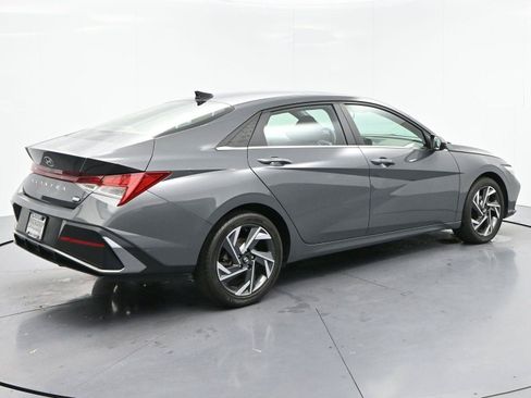 Used 2024 Hyundai Elantra SEL w/ Convenience Package FWD image 7