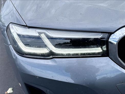 Used 2023 BMW 530e w/ Premium Package RWD image 30