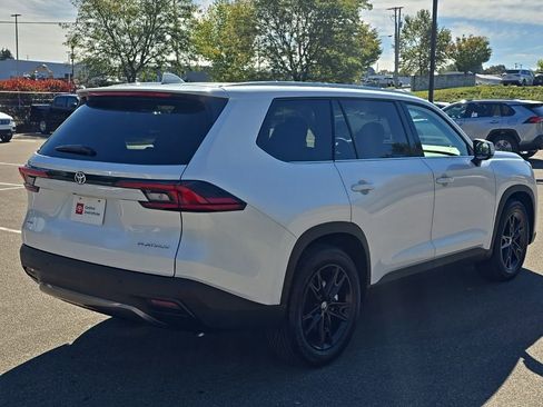 Certified 2026 Toyota Grand Highlander Platinum image 9