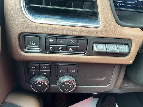 Used 2023 Chevrolet Tahoe High Country AWD/4WD image 26