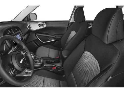 Used 2023 Kia Soul LX w/ LX Technology Package FWD image 17