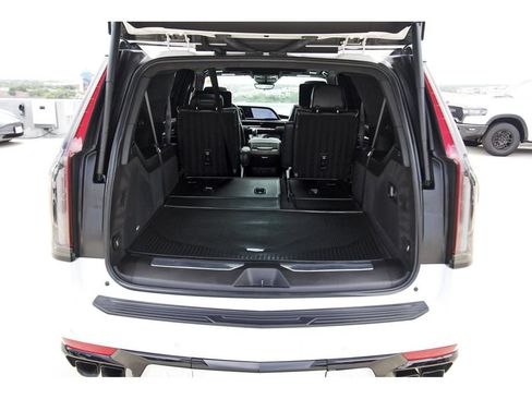 Certified 2024 Cadillac Escalade ESV V w/ Heavy-Duty Trailer Package AWD/4WD image 29