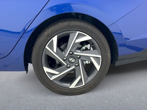 Used 2025 Hyundai Elantra Limited FWD image 12