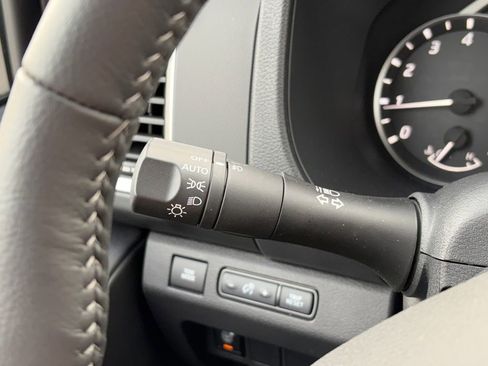 Used 2024 Nissan Frontier SV w/ SV Convenience Package image 15