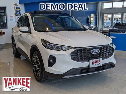 New 2025 Ford Escape SE w/ Class II Trailer Tow Package