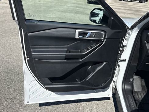 Used 2020 Ford Explorer XLT w/ Equipment Group 202A image 13