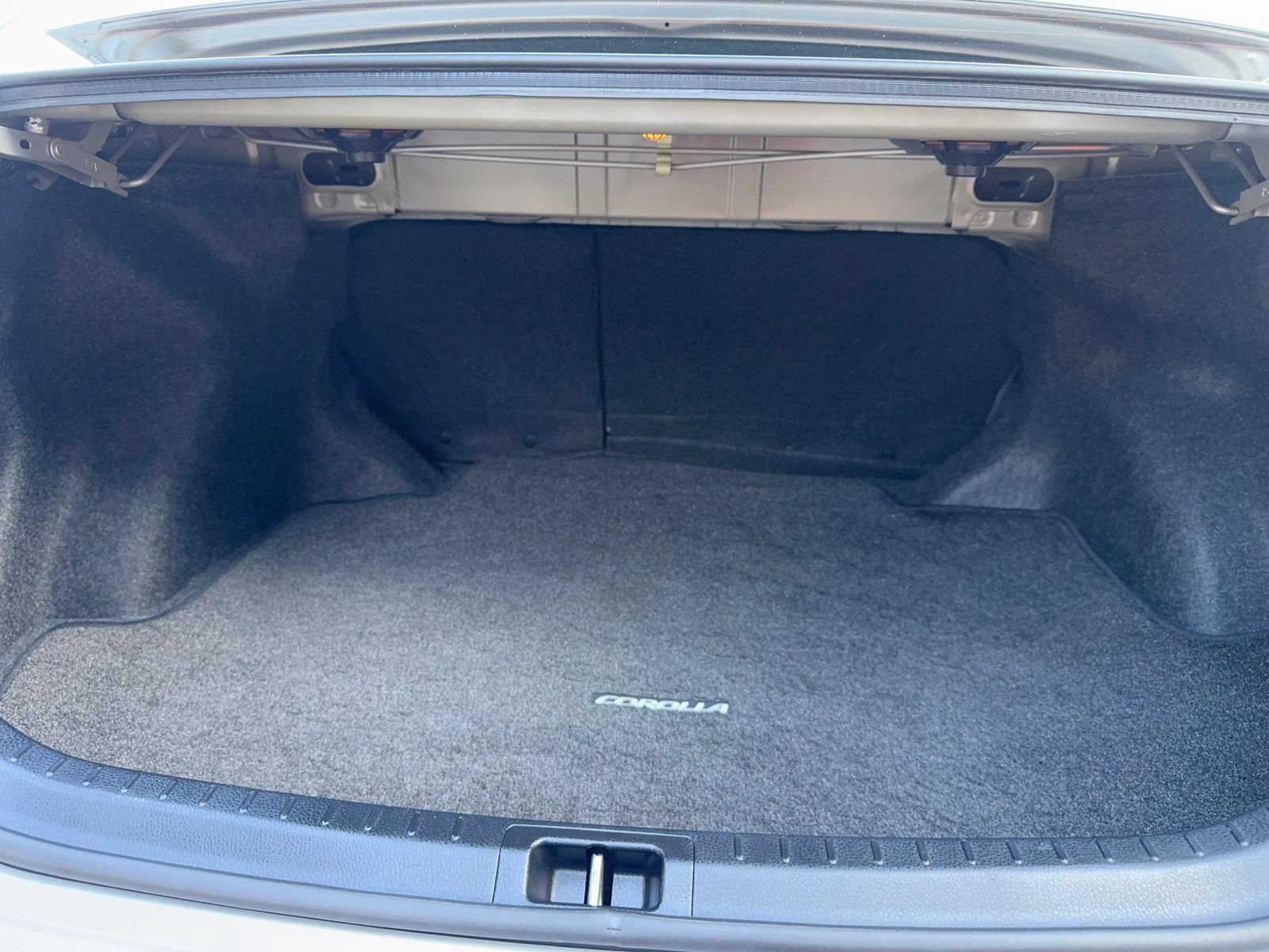 Used 2015 Toyota Corolla LE FWD image 31