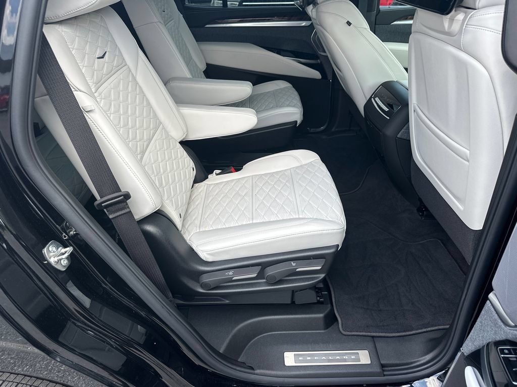 Certified 2026 Cadillac Escalade Platinum Sport w/ LPO, ONYX Package AWD/4WD image 15