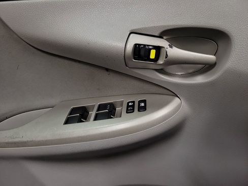 Used 2010 Toyota Corolla LE image 18