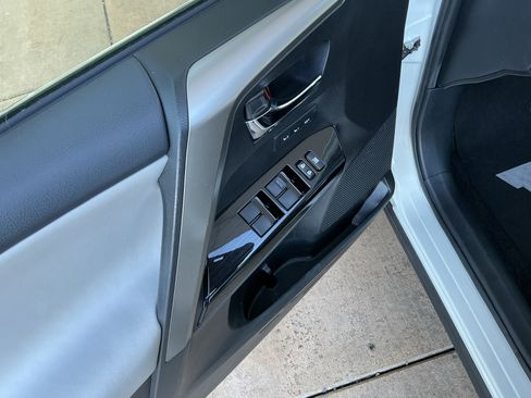 Used 2018 Toyota RAV4 Limited image 15