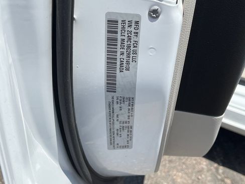 Used 2024 Chrysler Pacifica Touring-L FWD image 29