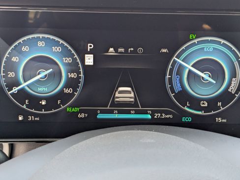 New 2025 Hyundai Elantra Limited image 9