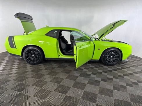 Used 2015 Dodge Challenger R/T Scat Pack w/ Scat Pack Appearance Package RWD image 15