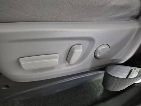 Used 2017 Toyota Sienna XLE image 19