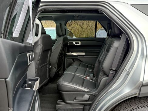 Certified 2022 Ford Explorer XLT w/ Equipment Group 202A image 20