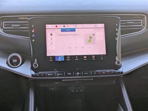 Used 2025 Jeep Wagoneer L Series II image 16