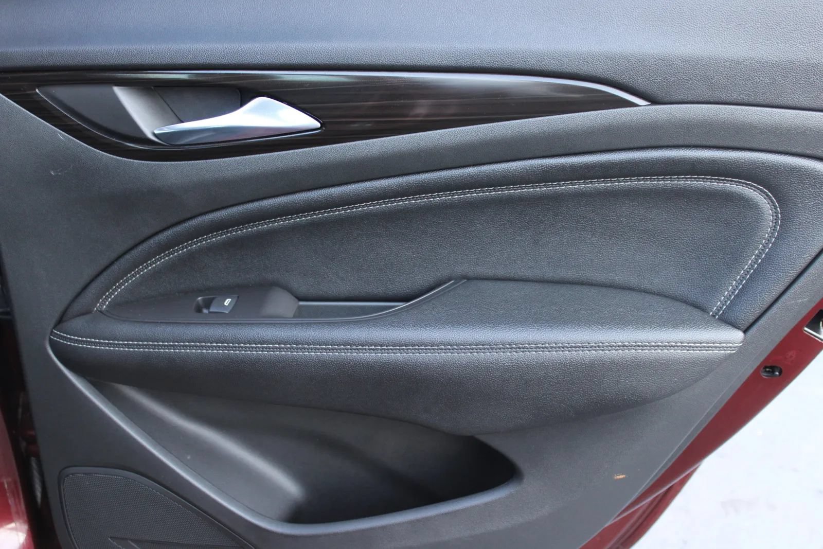 Used 2019 Buick Regal Essence FWD image 22