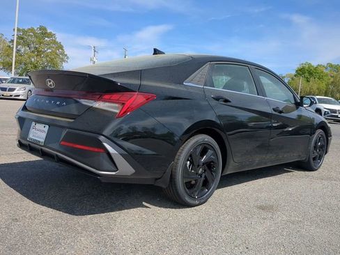 New 2026 Hyundai Elantra SEL Sport Premium FWD image 4