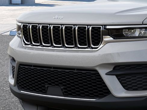 New 2025 Jeep Grand Cherokee Laredo w/ Luxury Tech Group I image 11