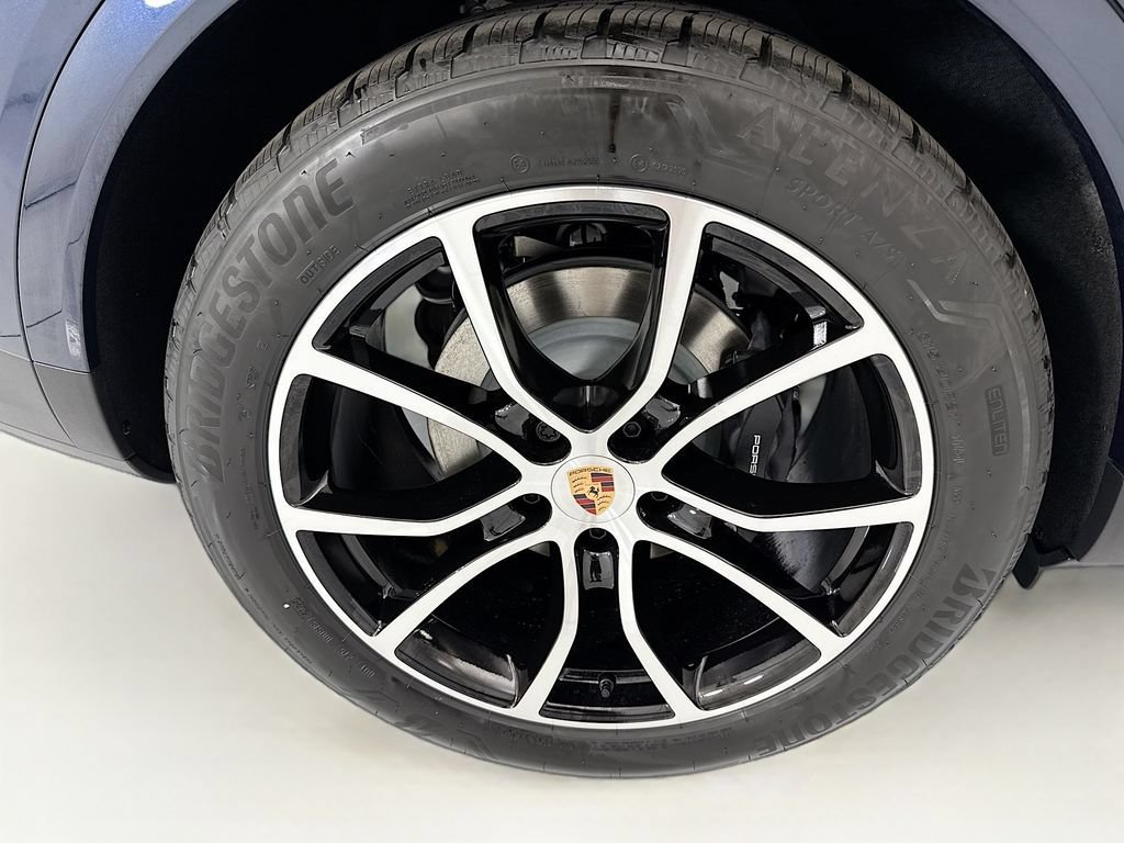 Used 2026 Porsche Cayenne AWD/4WD image 33