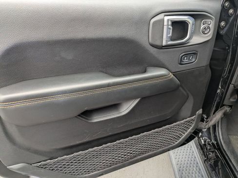 Used 2024 Jeep Wrangler Sahara image 15