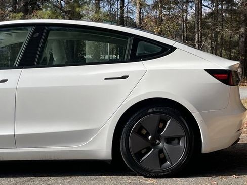 Used 2022 Tesla Model 3 Standard Range image 5