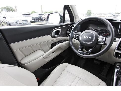 Certified 2022 Kia Sorento SX FWD image 9