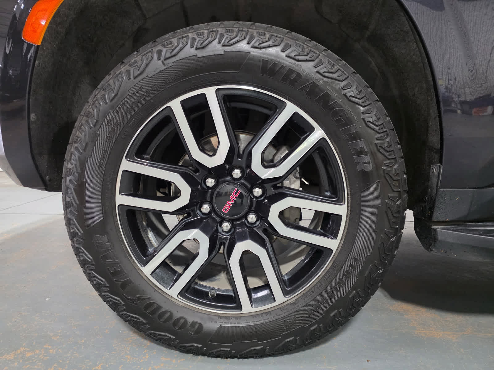 Used 2024 GMC Yukon AT4 AWD/4WD image 24