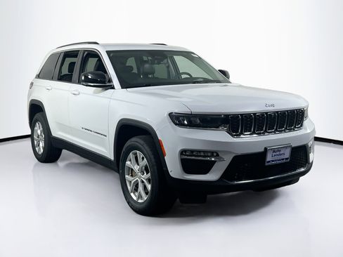 Used 2023 Jeep Grand Cherokee Limited w/ Luxury Tech Group II image 3