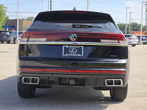 Used 2024 Volkswagen Atlas Cross Sport SEL R-Line AWD/4WD image 9