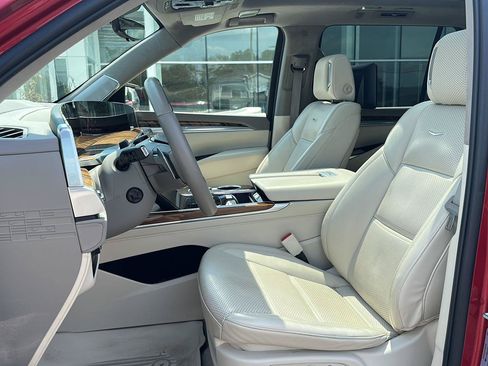 Used 2025 Cadillac Escalade ESV Sport Platinum AWD/4WD image 9