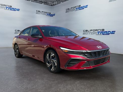 Used 2025 Hyundai Elantra Sport FWD image 3