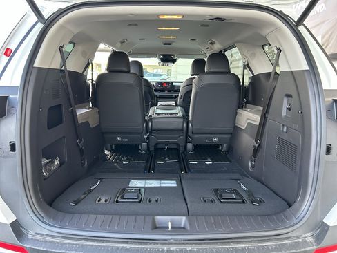 New 2026 Kia Carnival EX FWD image 13