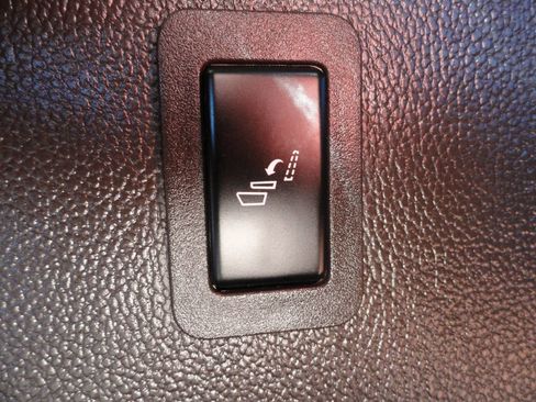 Used 2019 Chevrolet Tahoe Premier image 36