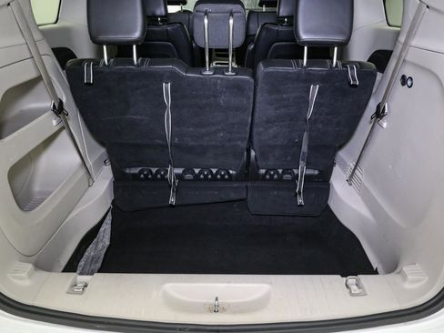 Used 2024 Chrysler Pacifica Touring-L image 12