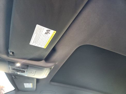 Used 2022 Volkswagen Atlas Cross Sport SEL R-Line image 28