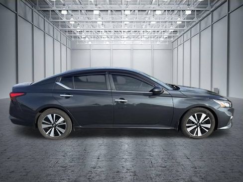 Used 2022 Nissan Altima 2.5 SV FWD image 6