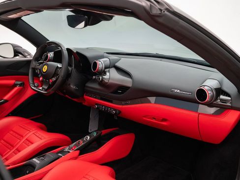 Used 2023 Ferrari F8 Tributo image 31